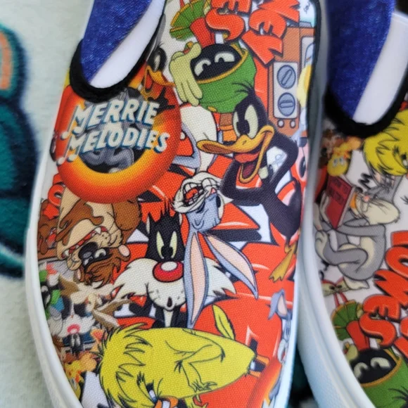 Looney Tunes Shoes Size 7 NWT - Picture 2 of 4